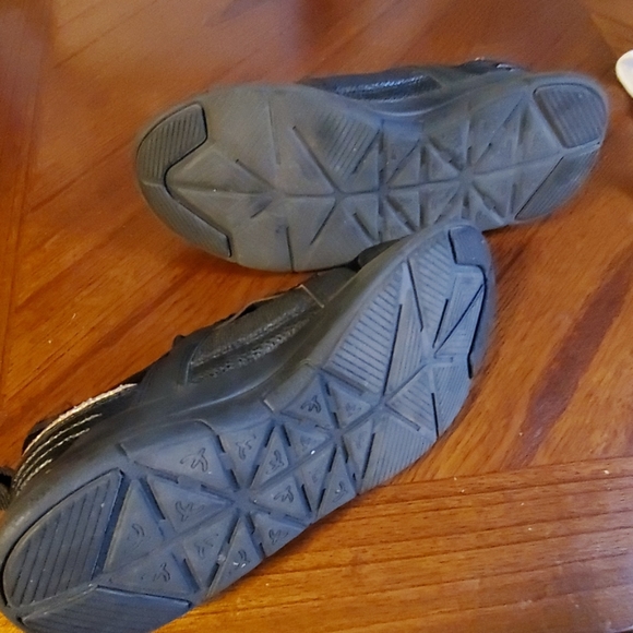 Black and gold Levi's shoes - Picture 4 of 4